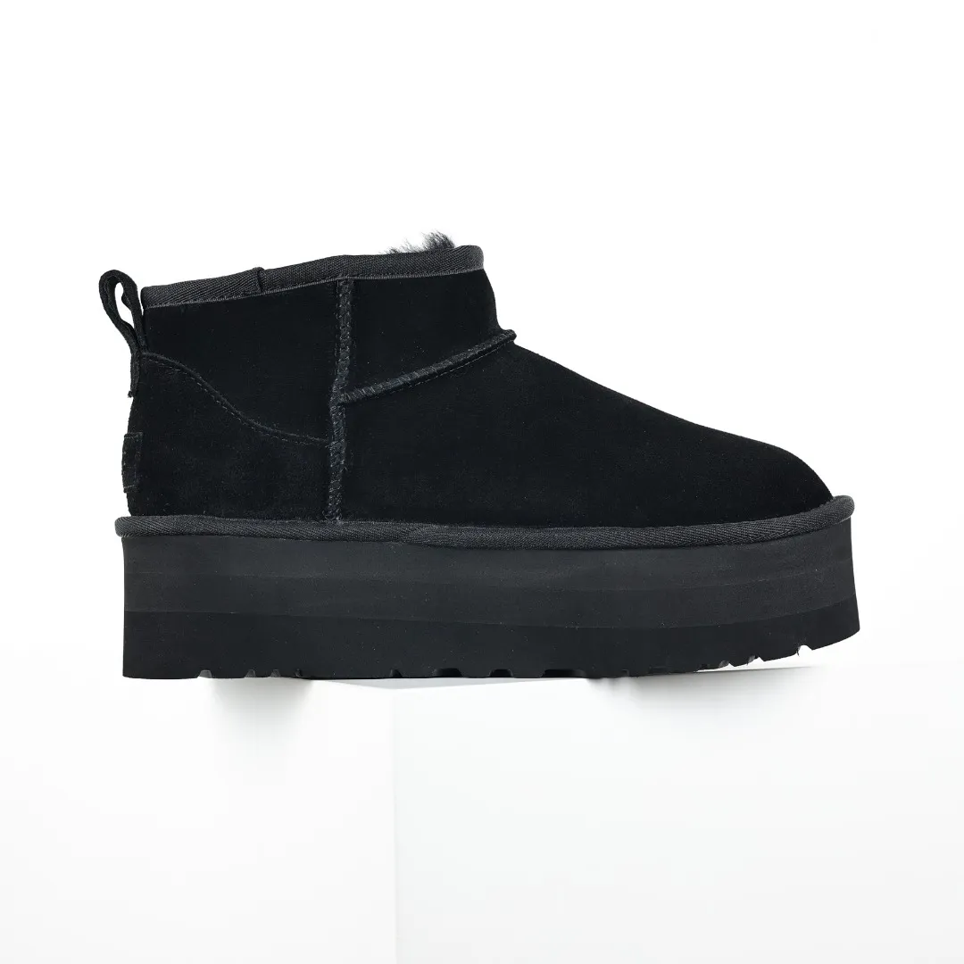 Pick up locally 💰560 Core recommended good price In the new year, uug launched a series of styles, which are partially geared towards the preferences of young consumers and have also moved to the forefront of fashion trends. Shoe body material: water-repellent coated suede upper, 17mm UGGPURE™ implantable wool insole, lightweight non-slip and comfortable rubber outsole, with brand LOGO and trademark, with full packaging Size: 35 36 37 38 39 40